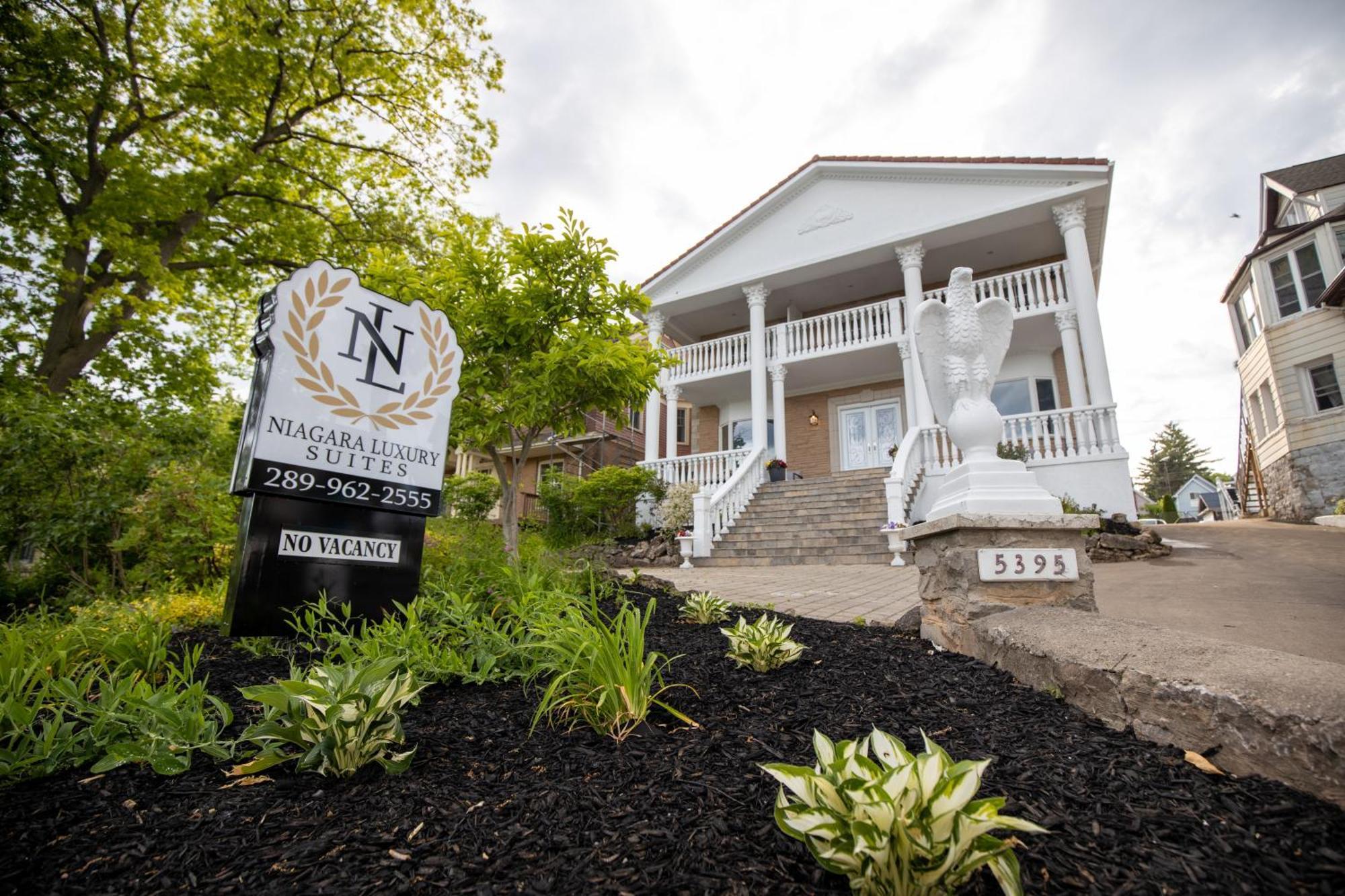 Luxury Inn *