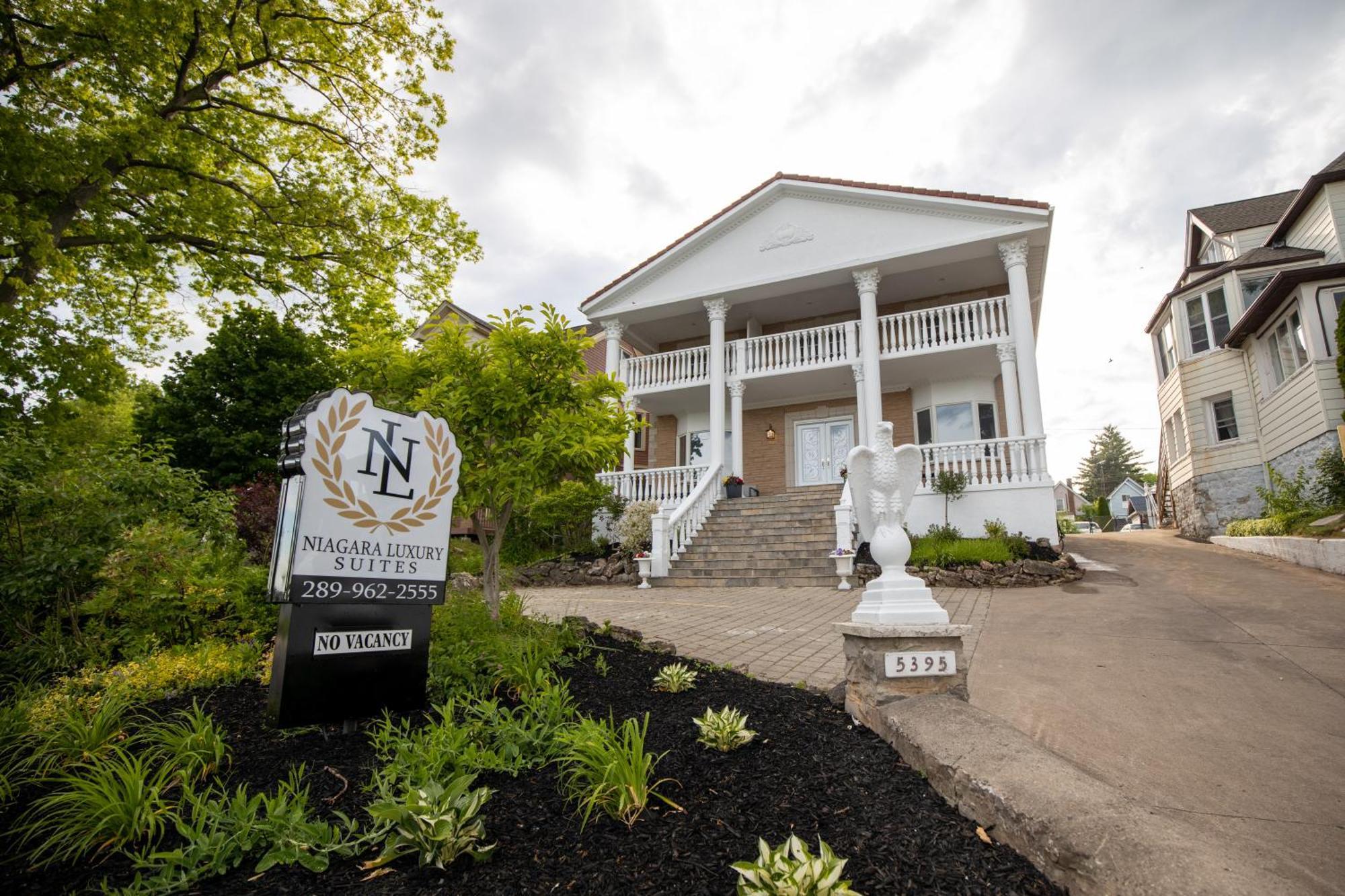 Inn Luxury Niagara Falls